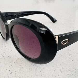 Oscar de la Renta Black Oval Sunglasses Purple Lenses
